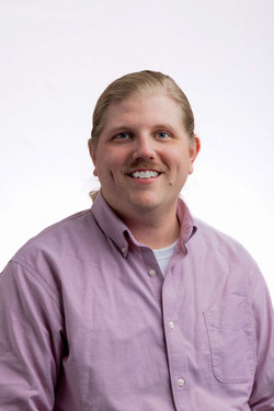 Advisor in purple shirt with blonde hair